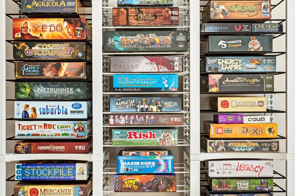 Estantería con juegos